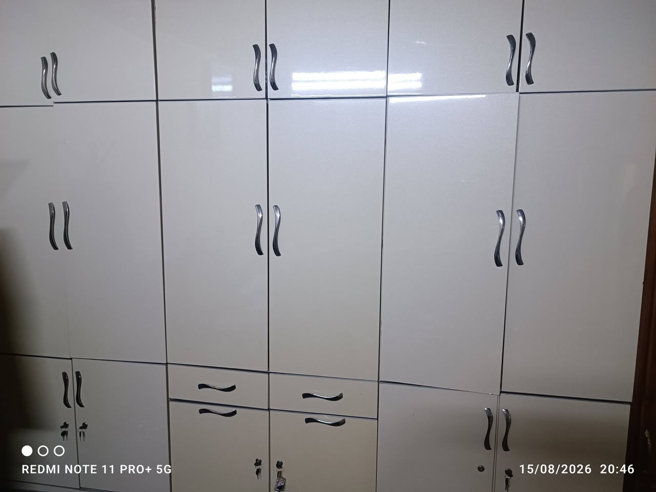 معرض نوين  مستعمل للبيع بدون عيب كلش نضيف 
عنوان كركوك بارود خانه 
رقم ***********
السعر 300الف

