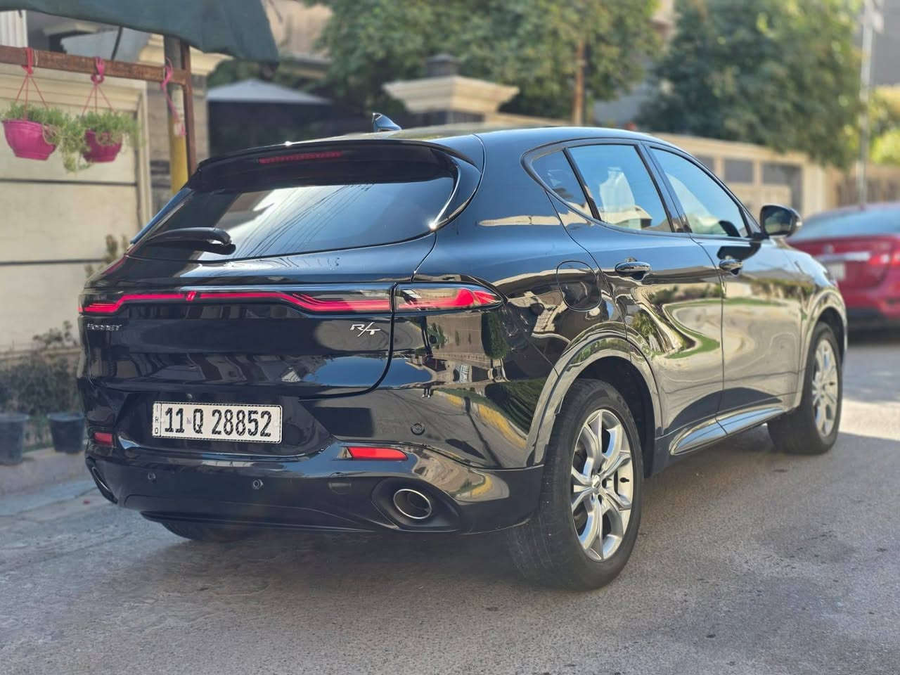 Dodge Hornet R/T Eawd 2024 

محرك : 1.3 تيربو بقوة 288 حصان 

‏ (Plug-in Hybrid)

ممشى : 33 الف 

تمشي بالشحن الخارجي كيلو50 

حادث موضح بصور ايرباك برده فقط وجاملغ صبغ فقط مال حادث 

تعمير كله اصلي ودرجة اولى

مواصفات : 

حساسات خلفيه

رادار امامي + خلفي

نقط عمياء

خروج عن المسار 

اوتو هولد

اوتو بایلوت 

كشنات كهرباء + تدفئة

شحن USB + type C

ويل حجم ١٨ 

كشنات جلد  ار تی اصل 

شاشة حجم كبير + واي فاي ابل كاربلي

تبريد قطعتين بيانو

سبورت مود يتغير برمجة وصوت السيارة

تشغيل عن بعد 

دخول ذكي للأبواب 

بصمات عدد ٢ 

مرآة شفط 

شفتات ستيرن

خزن ميموري كشنات

شاشة ملاحة / وغيرها من المواصفات

مرقم بغداد  كامل بأسمي 

السعر المطلوب 160 ورقة 

للتواصل *********** 
 واتس اب ***********
