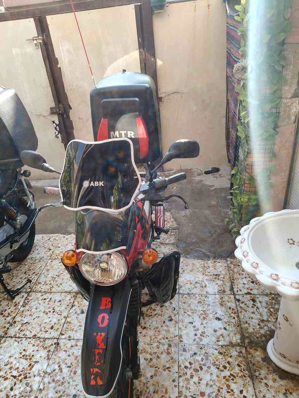 بوكسر موديل 23 دراجه نضيفه كللش احله من الصوره دراجه كامله امكمله مابيه نقص او هاي صوره موضحه كدامكم دراجه  سعره 1700 او بيه مجال   مكانه بغداد زعفرانيه رقمي اي استفسار عنه    ***********
