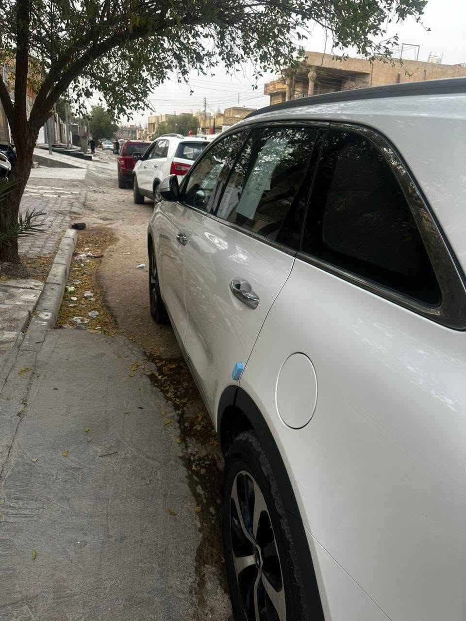 مكلف بالنشر اخوان سورنتو 17 خليجي مكفولة
6 سلندر 
7 راكب 
تبريد 3 قطع 
گازگيت مبدل وگالة 
بيه بارد ع كد اصبع بالباب الخلفي موضح بالصور 
ماشيه 200 km 
السعر 175 وبيه مجال قليل 
وباقي مواصفات السورنتوا المعروفة
العنوان العماره حي المعلمين الجديد ***********
