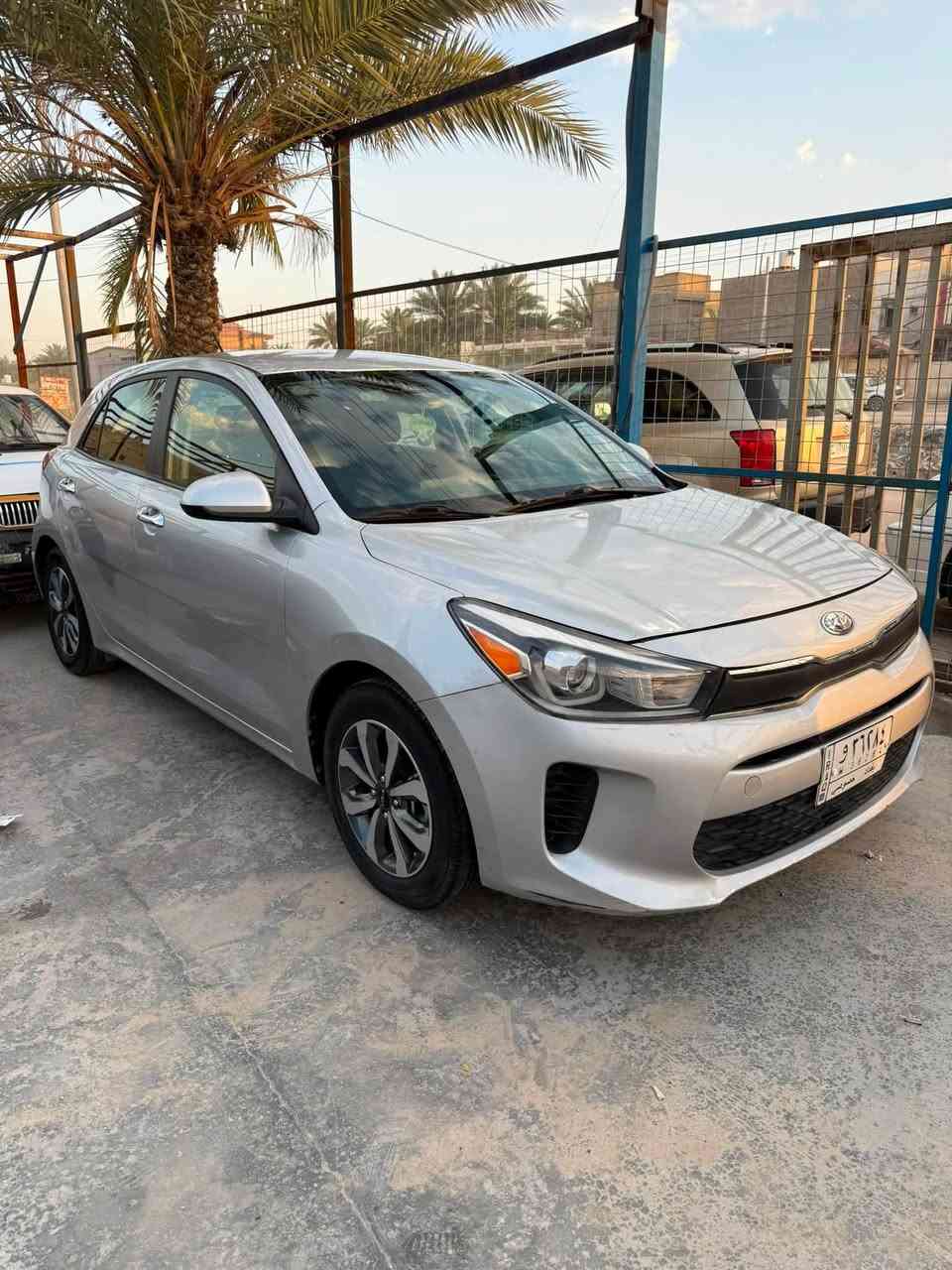 سلام عليكم

كيه ريو 2022 هاتشباك 

رقم بغداد - السعر 110$

الموصفات 

نوع الكير CVT 

مكينه 1600 دوش دبل نوزل

بصمه ابواب وتشغيل 

قياده ذاتيه - مثبت سرعه

فول تحكم استيرن

كار بلي - رادر امامي

ويل كب - مانع انصدام 

كامره دواره

الحادث امامي بنيد وطرف الجاملغات 

للتواصل خاص او على الرقم ***********
