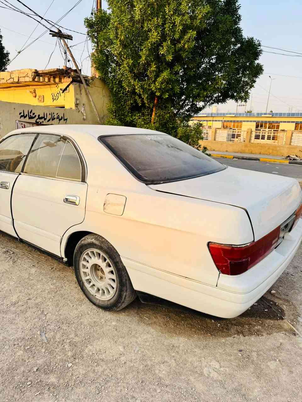 السلام عليكم 
كراون بطه منفصل مديل 1994 
كهربائيات كلها شغاله 
مكفوله اصولياتها من نقل جثه كص
السعر  35$ وبيها مجال 
مكان السياره كوت 
الشراي يتصل 
***********
