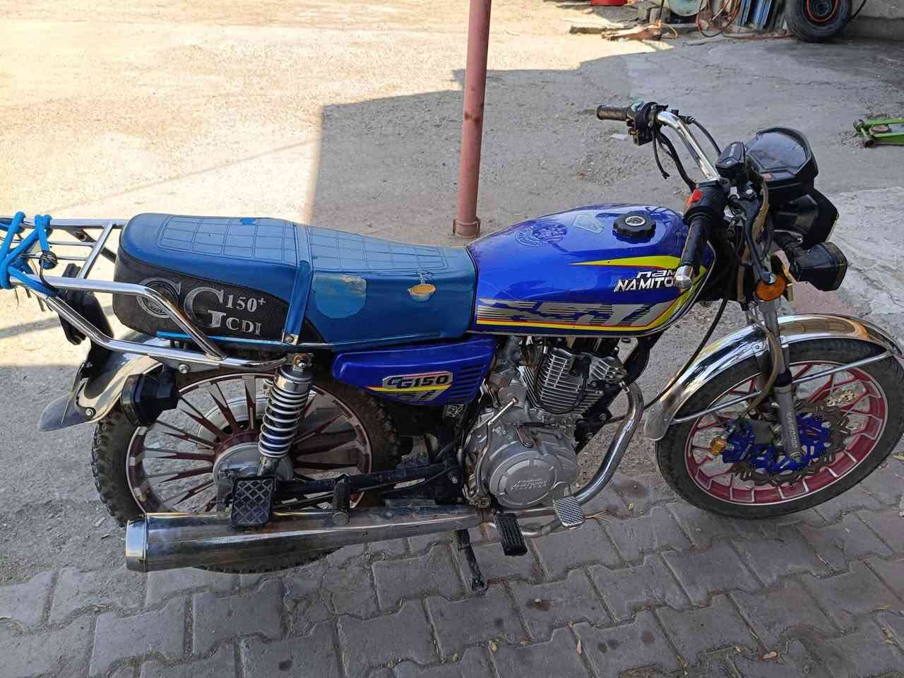 دراجه للبيع نامي برو موديل 2025 5نمر مكينة 150cc مكينه كبس مافتوح دراجه حلو نضيفة بس اريد ايدامه اشوية يريد خلي يتصل عل هااي رقم وسعر خاص ***********
