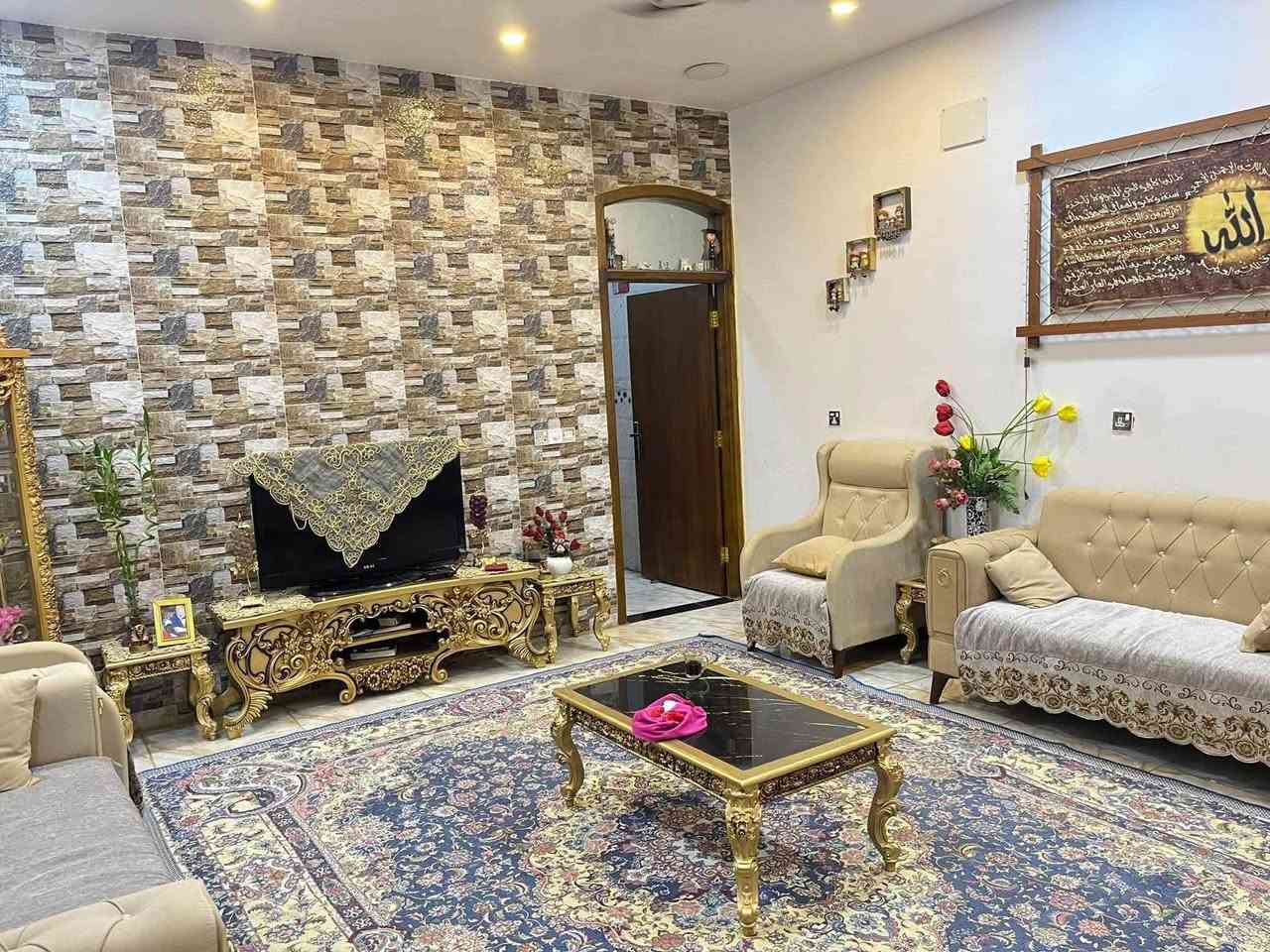 بيت للبيع 
نزال سليم
مساحة 75
متكون طابقين وطابق ثالث غرفة سندويج
الطابق الاول هول وحولي وحمام ومطبخ
الطابق الثاني غرفه كبيرة حمام وحولي وغرفة صغيرة
السعر 140 مليون 

***********
