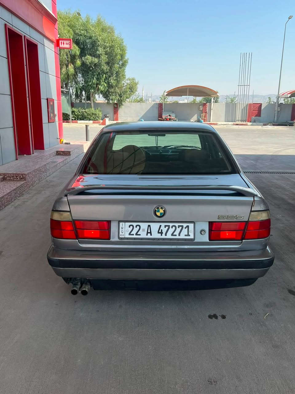 بيم 1990 وً حجم 525i  كير عادي 
بدون دعم و سبخ وضع شريكه 
كير و مكينه شه رت و كبس
كير عادي بيلادي مرغوب 
رقم و سنوي جديد شرط تحويل 
بيهه 500$ غرامه 
سعر 49$ مجال 
واتساب ***********
