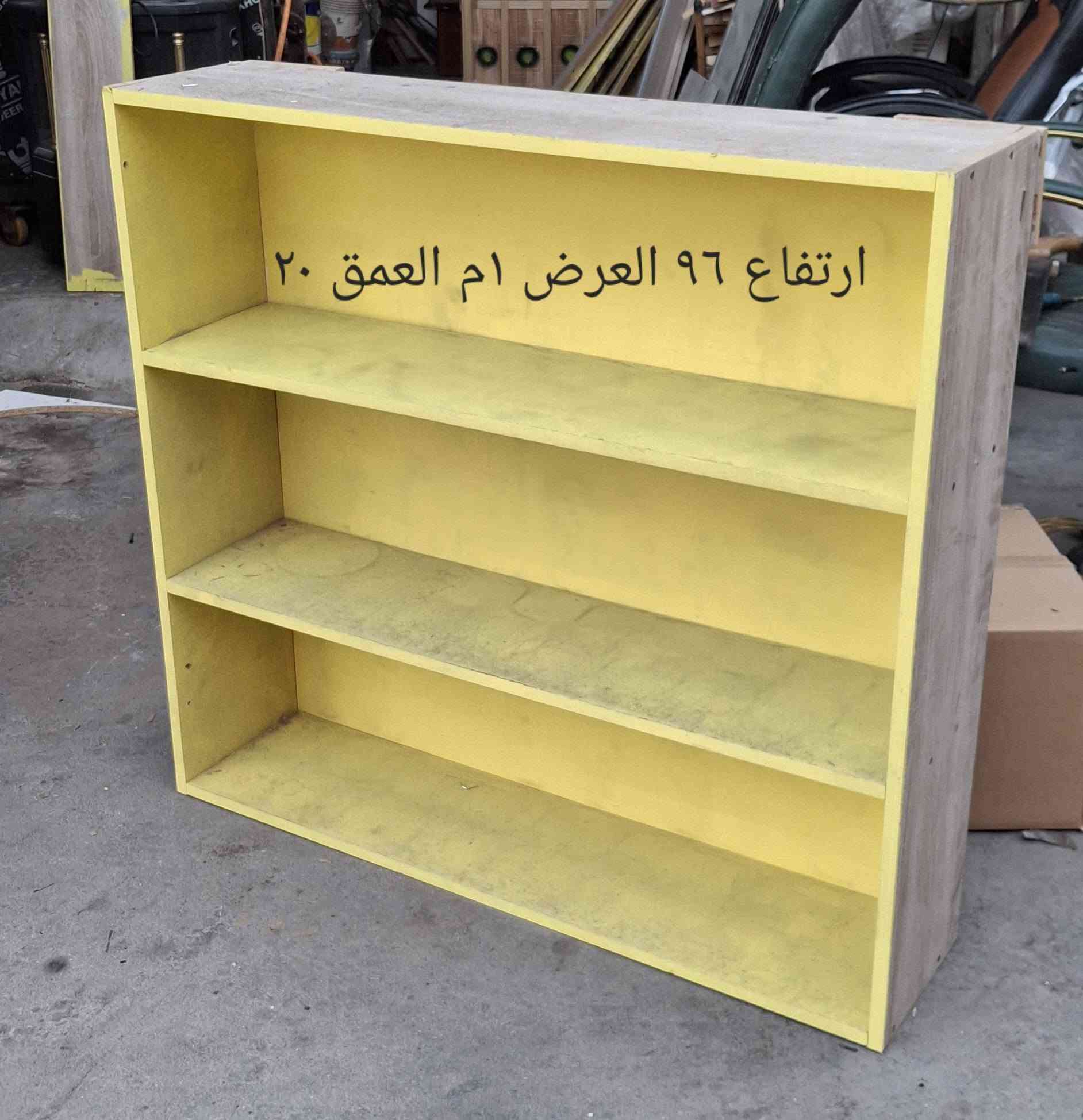 السلام عليكم // رفوف العدد ٣ قطع ٢ تعليك والثالث ارضي كلهن ب٤٠ ///  كراسي داور بي ضرر بالجلد والجك شغال سعر الواحد ٢٠ المكان بغداد البلديات ***********
