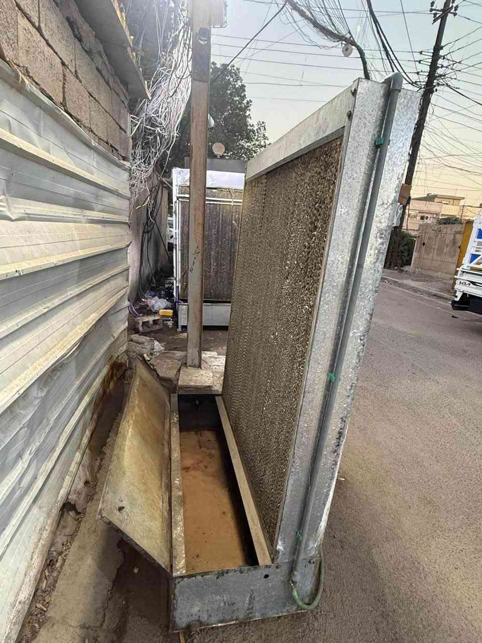 السلام عليكم للبيع تبريد صحراوي 
ارتفاع 2 متر عرض متر ونص 
حلفه زيتيه 
حوض 200 لتر 
*********** 
بغداد
