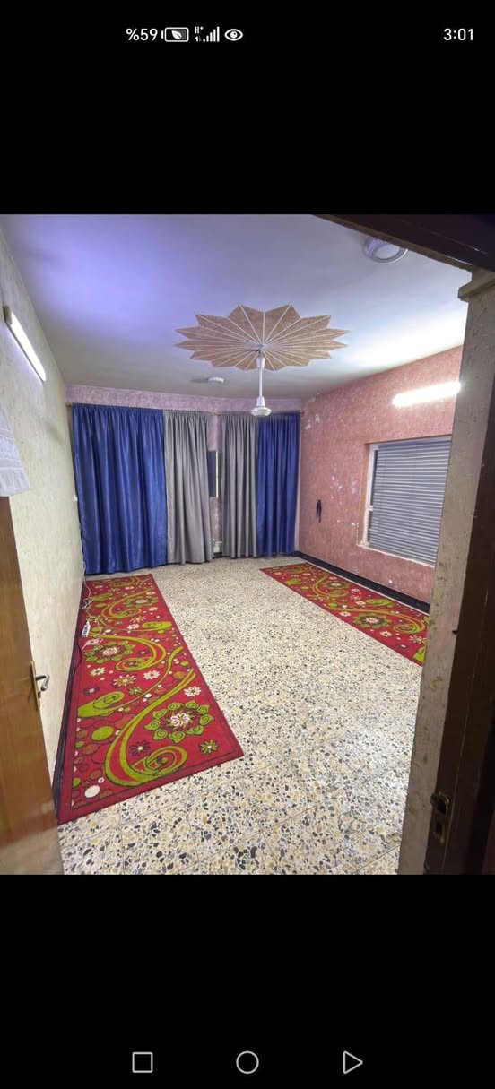 السلام عليكم 
دار 🏠 المساحه ١٢٥م طابو صرف العبيدي شهداء الأولى على الشارع ثاني فرع من نزله الشارع العام تريد تنزل من ملعب احمد جار الله تريد تنزل من ابو احمد الوكيل طابقين 
الاستفسار اوالاتصال على الرقم ***********

اداره مكتب الهدى للعقار العنوان بغداد العبيدي شهداء الأولى شارع المحافظ قرب رحيم المضمد

نص مكتوب في الصور:
- %59 3:02 أنت رقاوى 12 أيار، 12:30 م رد