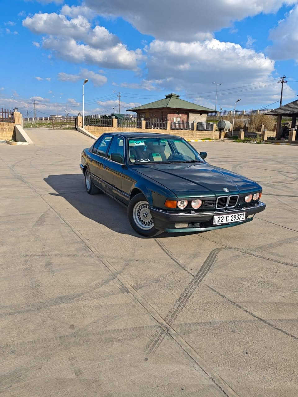 Bm730i 
مودیل1990
جاملخ واحد مضروب فقط
كوبون بنزین 
محرك فل شرط
رقم جدید شرط تحویل
تبرید شرط ثلج
تایرات جدید
بس كیر محروك یعنی بدون كیر ابیع 
30 $
***********
