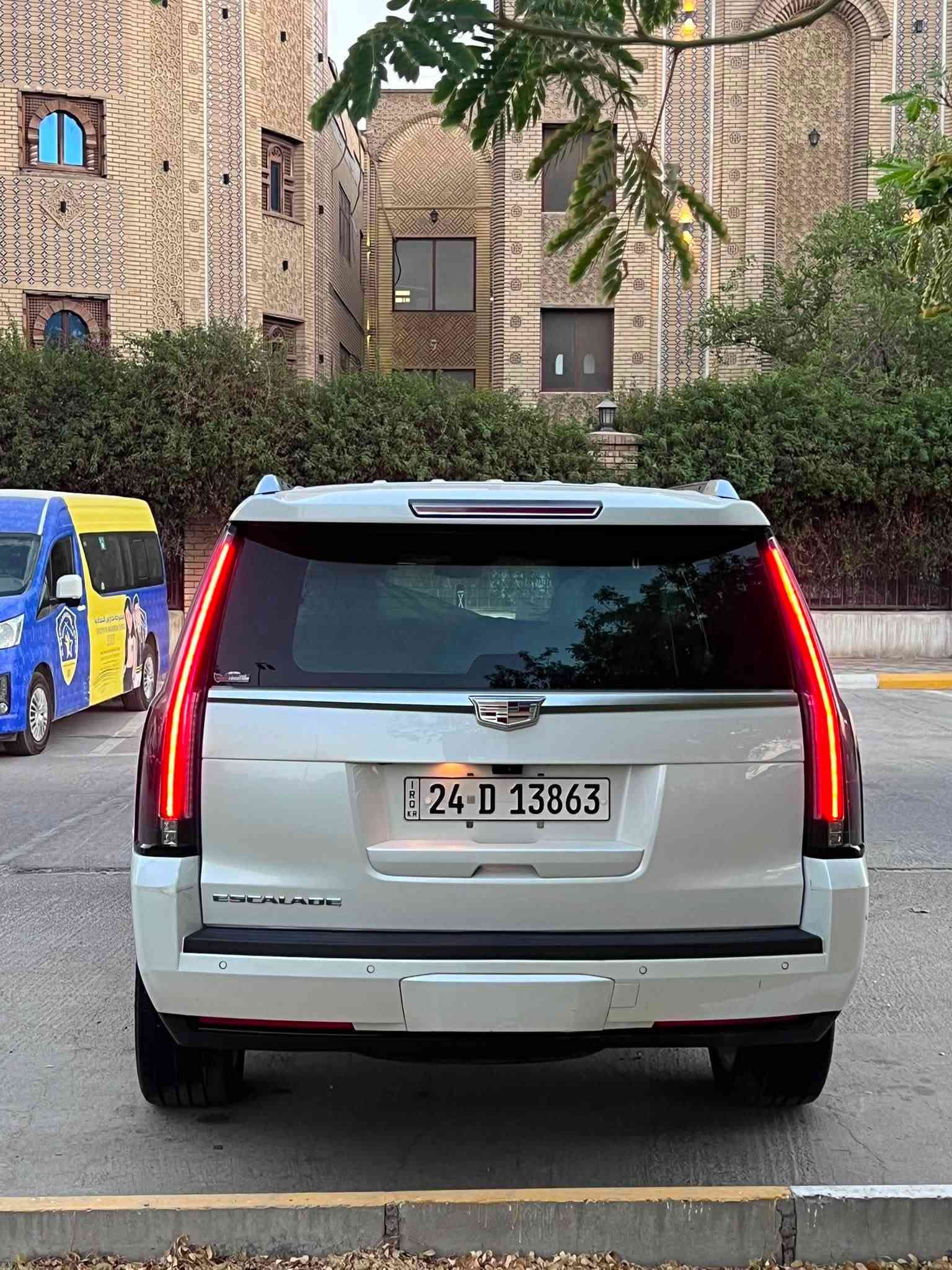 السلام عليكم
بعد التحية والاحترام

كاديلاك اسكاليد 2019 بلاتينيوم  ابيض صدفي خليجي وكالة المنصور جديدة لوك مكفولة من الصبغ  والبارد ومكفولة من التبديل والشخوط وكتلوكاتها وكاعياتها  والطفاية كلهن مو مستعملات 

السياره مغلفه ppf  
الموصفات 

تشغيل عن بعد 
‏‎5 كاميرات
‏‎5 بصمات
فور ويل
كشن رجاج 
دوسات كهرباء 
داتا شو 
سلايت
لايت زنون عالي ناصي ٥ عدسات
‏‎4 شاشات بالدشبول والسقف والكشنات
سقف اسود كنتارا
داخل اصفر جملي 
تحكم بريك 
جنطه ذكيه جلاق
رادار تحديد مسار
رادار خلفي
رادار امامي 
رادار جانبي 
كشن تدفئة وتبريد سايق وراكب
كشنات امامية تدليك
كشنات خلفية تدفئة
مري شفط 
اشارة بداخل المراية
كشنات جلد 
كشنات خلفية منفصل VIP
علامة كاديلاك ضوئية بالدعامية الخلفية
الكشنات كهرباء 
ذاكرة ميموري ستيرن وكشن
قاصه 
ويل ٢٢ بلادي 

بااختصار السيارة فول للاخير 

ماشية  92  الف

السعر 348 مع المجال والتقدير 

السيارة رقم شمالي بااسمي هزة وسنوية جديدة ورقم جديد تحويل وغرامات بشرط 

مكانها بغداد العامريه 

***********
