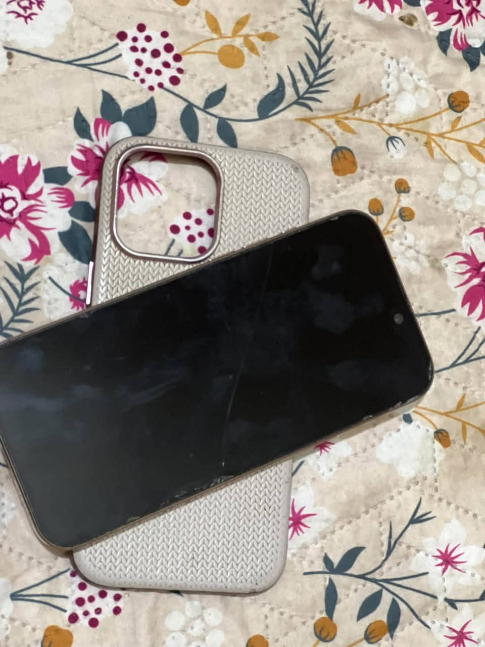 ١٦ برو ماكس عربي ماستر  فقط ضهره مكسور
ذاكرته ٢٥٦
بطاريه٨٨ 
عل فحص شرط ما مفتوح وين ما تريد نفحص 
سعره مليون و١٥٠وبي مجال مكاني نجف حي الميلاد
***********
