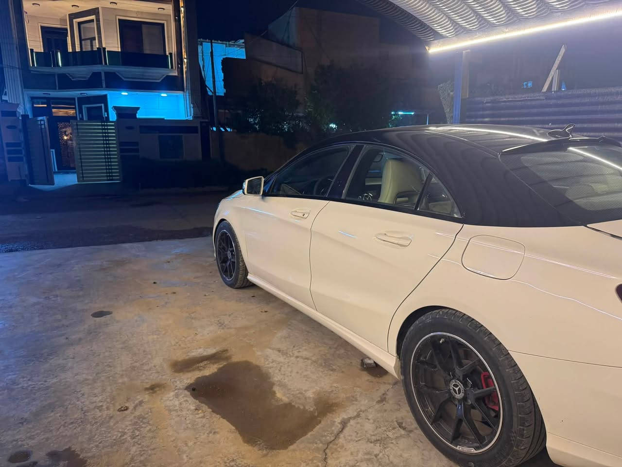 السلام عليكم شبابنا الطيبين مرسيدس شبابيه CLA250 فورماتك موديل 2018  ماشيه 110الف كم رقم اربيل هزه وفحص صالح لغاية شهر الثامن سنويه جديده باسمي تحويل مباشر  مواصفات فوول ميحتاج اكتبلك جريده  فوول السياره محرك 2000T  وارد داخله كليين للعراق هنا صار بيهه صبغ باب وجاملغ خلفي ايمن اثر شخط بدون  دواخل  السياره جاهزه   كير محرك تبريد  بيع او مراوس حسب القناعه والسعر المطلوب 140$ ومكانه بغداد حي العدل  واي استفسار ثاني ***********
