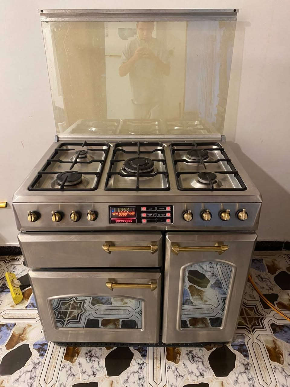 طباخ تكنو جاز إيطالي جدحه شغاله كلوب وفان بلاد فرن كهربائي وفرن غاز ومايكرو مكانه زبير متوفر توصيل اي استفسار خاص*********** البصرة, العراق
