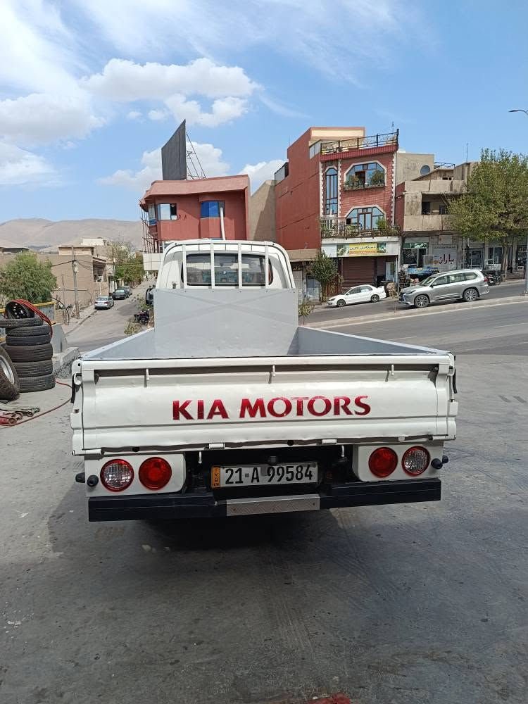 شاحنة • بدون تفاصيل