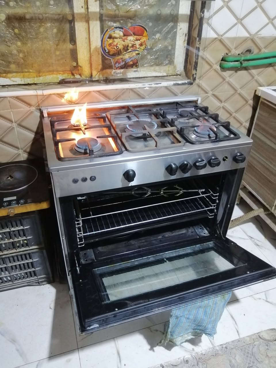 السلام عليكم طباخ غاز 5 عيون طباخ جديد استعمال جدن قليل للبيع المكان البصرة الزبير سعر خاص رقم الواتساب ***********@
