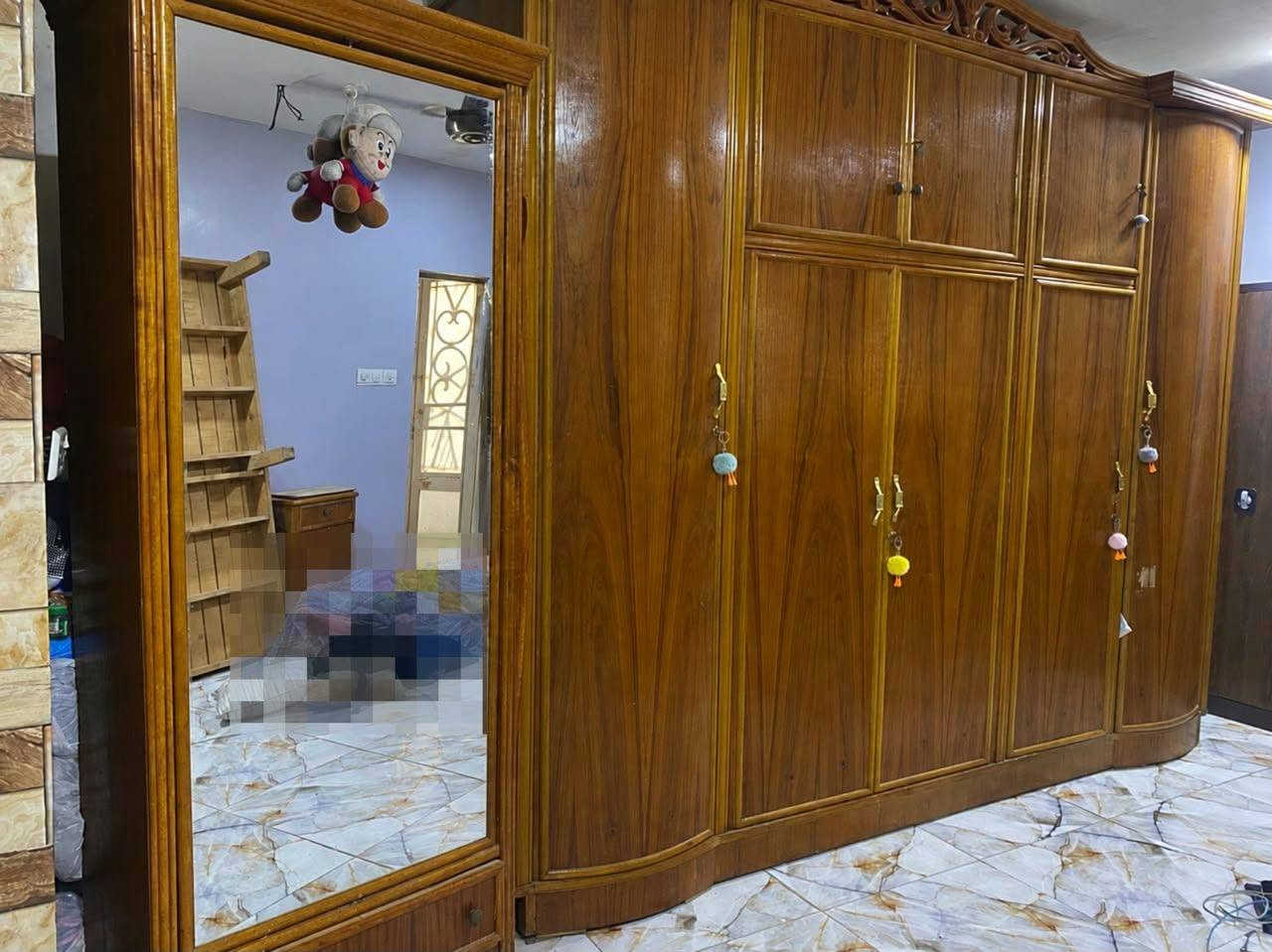 غرفة خشب صاج تفصال للبيع مستعجلين ع البيعه مالتها *********** بغداد الحريه
