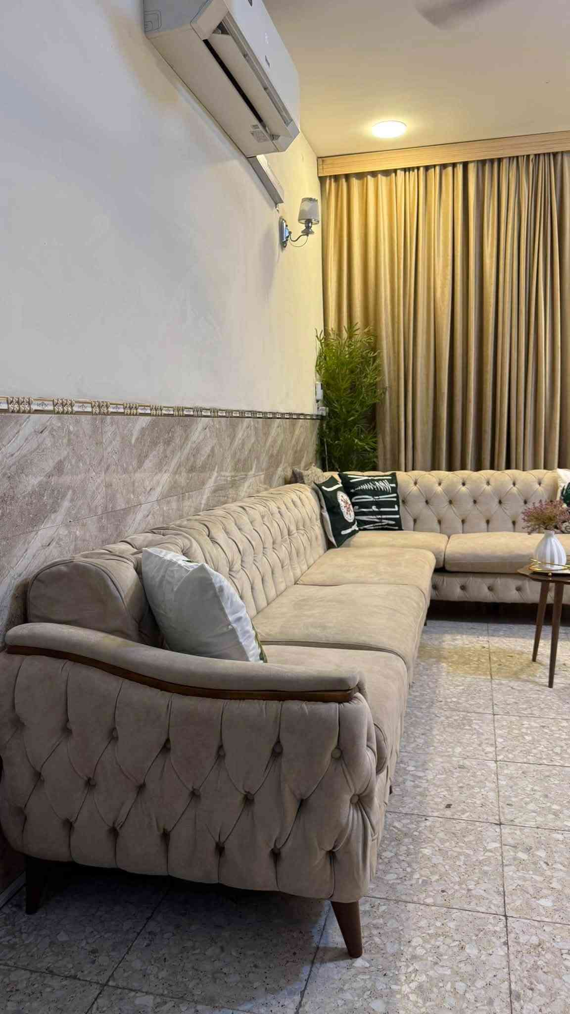 كورنر تركي  8 مقاعد نضيف جدا بدون اي ضرر السعر 400العنوان الشعب ***********
