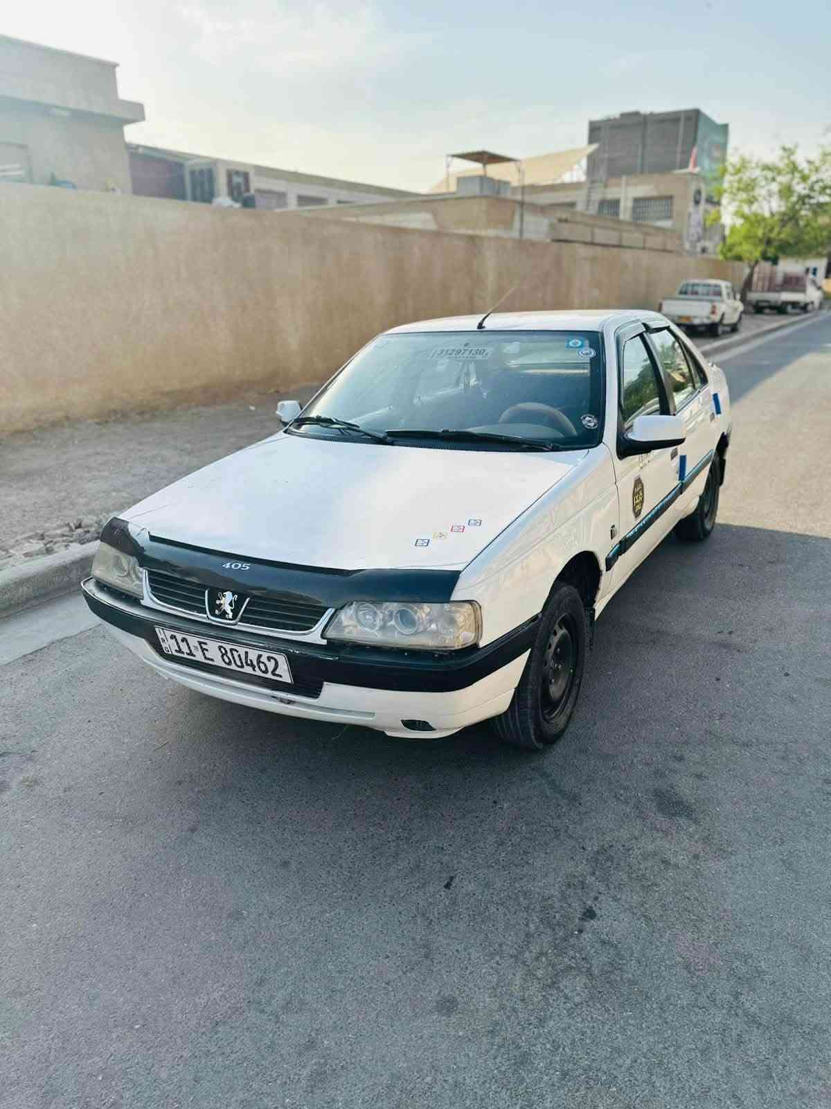 السلام عليكم بيجو ٤٠٥ لميس موديل ١٣  سياره مابيها ضربه محرك كير مكفولات تبريد شغال رقم انكليزي هزه جديده شرط تحويل ثاني يوم سياره باسمي مكانها بغداد للاستفسار اكثر ***********. سعر ٣٨ وبيها مجال قليل للشراي.
