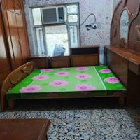 غرف نوم صاج اصلي  كامل مكلمله 6 بيبان و4 ملحقات  وجرارتين مستعمله شيء ...
