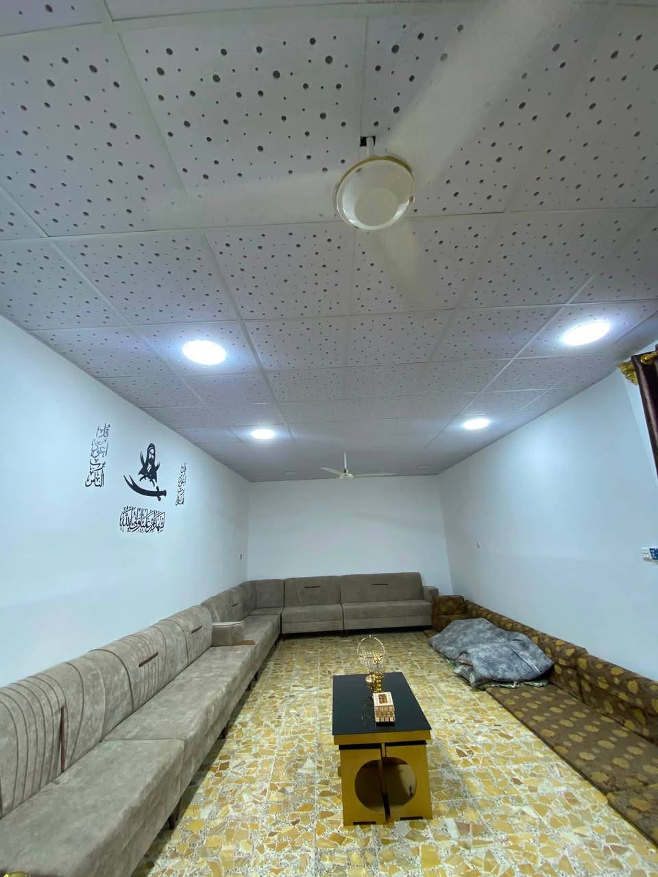 دار للبيع
نوع العقار زراعي ٢٥

مساحه ٢٠٠ 

يحتوي على استقبال ٩*٤

هول +صاله+مطبخ بارد

غرف عدد ٣ + غرفه سندويج 

صحيات عدد ٣

 يقع الدار مجاور بلدية الهاشميه  ومشروع ماء الهاشميه مكان امان وجيران الساده 

شارع الدار مساحه ١٠ متر 

للاستفسار اتصال 

***********
