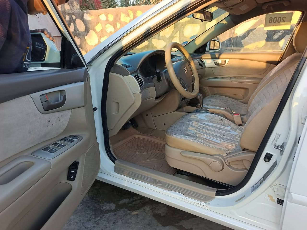 🚘 للبيع كيا أوبتيما 2008
🔹 اللون: أبيض�🔹 المكينة: 2400 دوش�🔹 الوارد: أمريكي�🔹 الملكية: باسمي شخصياً�🔹 التحويل: مباشر�🔹 (International 20)

🔧 مواصفات وحالة السيارة:�• حادثها فقط شاملغ جهة السائق، بدون دواخل�• شاملغ الأيمن، بارد شبر�• مصبوغة حزام جمالية، بدون حادث�• السيارة جاهزة 100%�• تبريد ثلج ❄️�• المكينة مكفولة�• الگير مكفول�• الحدادية 100%�• زوجين تايرات جدد قبل أسبوع شادهن �• دوشمه كاملة للسيارة�• أرضية وكشنات دوشمة الكاضميه �• تحكم ستيرن�• شاشة�• كاميرا خلفية 📷�• لايت زينون�• سنتر لوك�• شرط سونار�• سبير وعدة كاملة�• بطارية جديدة بالباكيت 🔋�• السيارة نظيفة ونصبتها تخبل �• ما بيها أي نقص

📍 العنوان: حلة نادر الثانية، قرب الحي الصناعي

💰 السعر: 103 ورقة�💵 بيها مجال بسيط للجادين فقط

📞 للاستفسار:�***********

📱 متوفر واتساب أو اتصال
