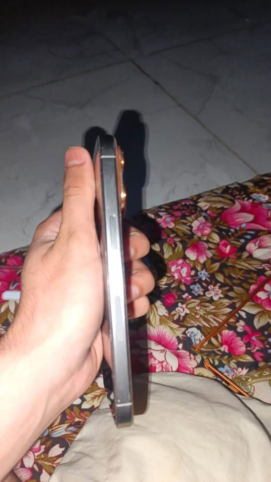 ايفون ١٥برو ماكس شادله بكج مال ١٧  جماليه فقط اكدر أوخره جهاز وتر بروف شرط فحص يوم كامل ملحقات كامله كارتون وشاحنه اصليه مال جهاز عنوان بصره حي السياب سعر مليون وميه وخمسين ملاحضه جهاز شريحه ايسم يعني إلكترونيه عنوان بصره حي سياب ***********
