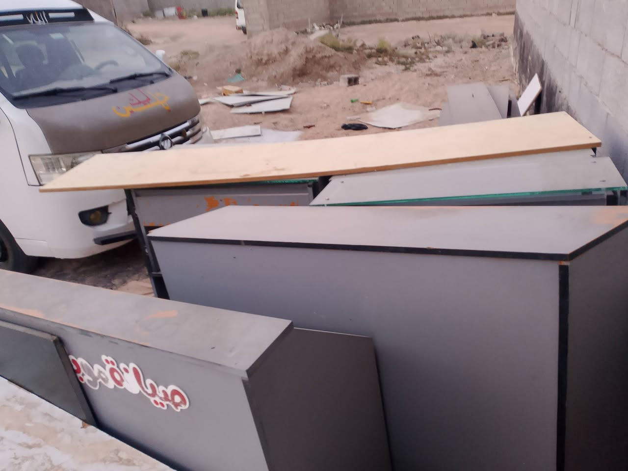ميزات وعارضات موبايلات  العدد ست قطع  للاستفسار الاتصال على ***********
