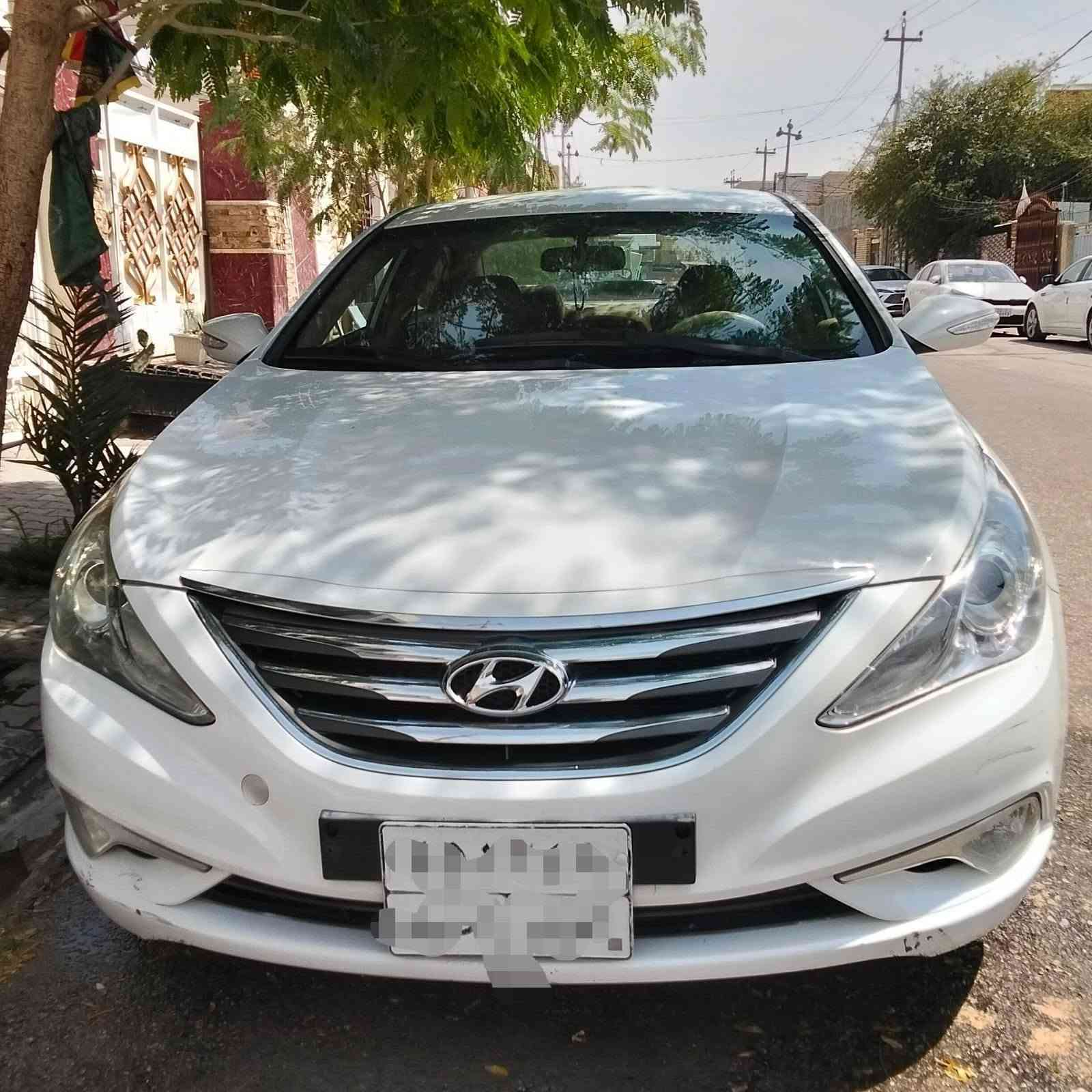 سلام عليكم 
سوناتا للبيع 2012 خليجي 
بيها قطعتين تبديل بدون دواخل 
بدون قطره صبغ 
گير +محرك# كفاله
تبريد قطعتين منظومه جديده 
تخم تاير جديد 
السياره جاهزه من كلشي ترايها وين ميعجبك 
السعر 97
مكاني نجف كوفه 
*********** واتساب متواجد
