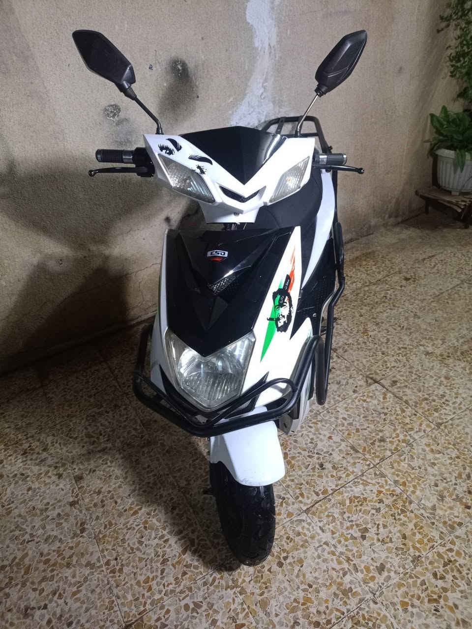 شحن كهربائي • ٥ بطاريات • يشتغل