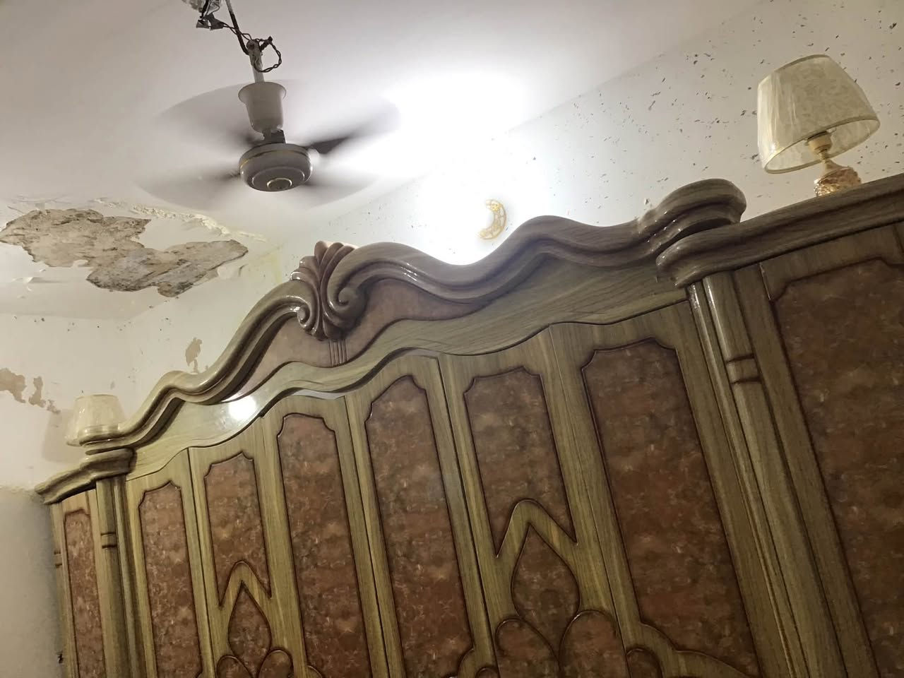 سلام عليكم كنتور لبيع مستعجله عله بيعته سعر ١٠٠ يرادله شد عدل عنوان كربلاء رقم هاتف  ***********
