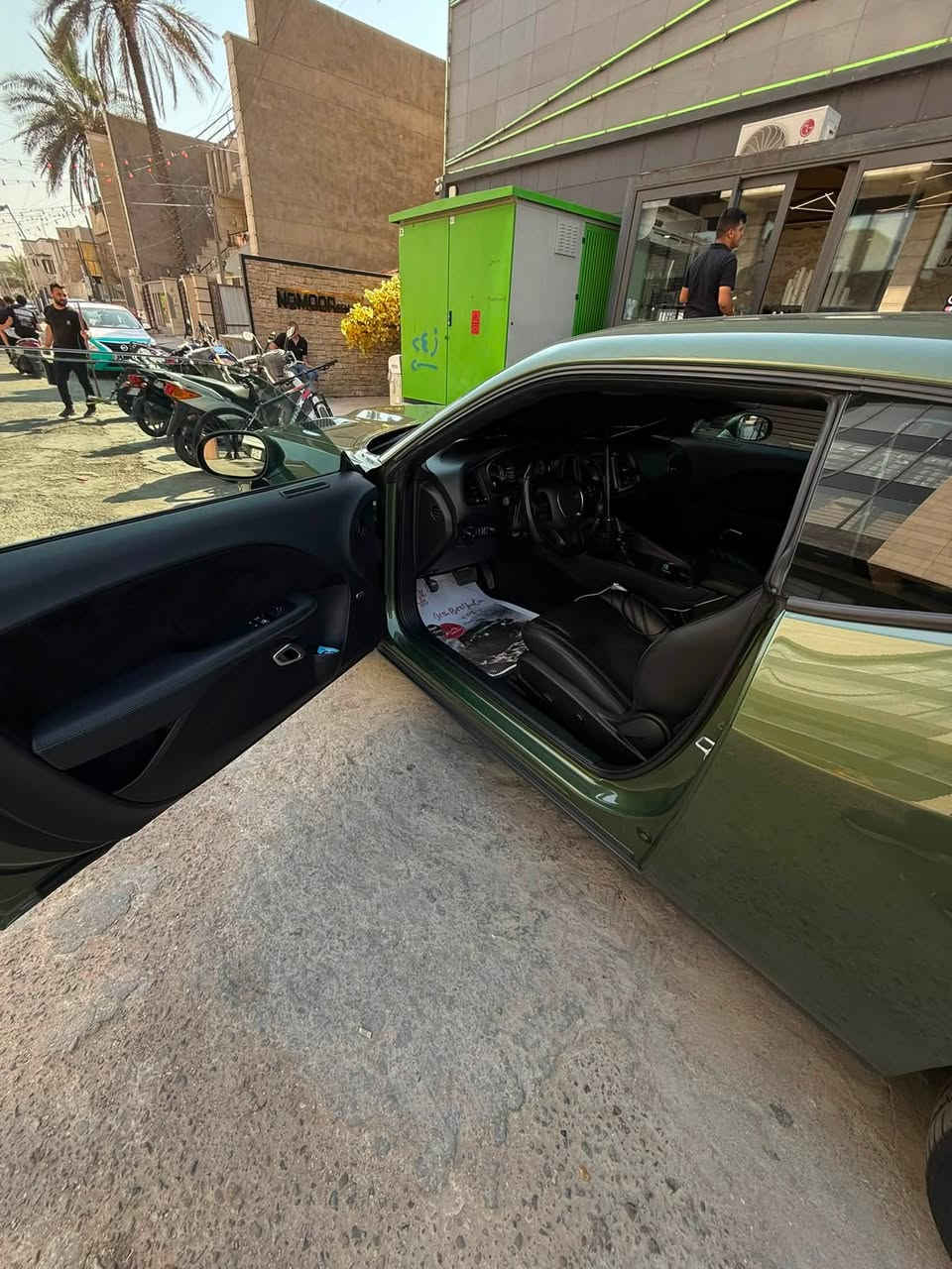 سلام عليكم
جالنجر 2023
مواصفات sxt
تو ويل 
حادثها بنيد وجاملغ ايمن و ايسر
بدون ايرباك 
مكان سياره شارع فلسطين 
رقم الهاتف ***********
السعر 190 وبيها مجال

