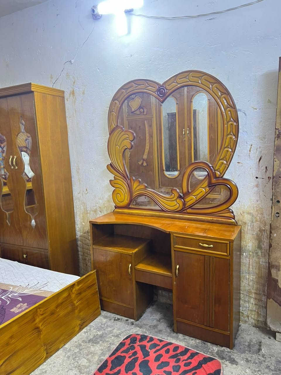 غرفه اخشاب مستعمله للبيع نضيفه 6ابواب ملحق موديل نفخ الزاويه كنتوريه ضهر جرجوبه براغي السعر 600بغداد الاتصال *********** متواجد واتساب اكو توصيل بكروه
