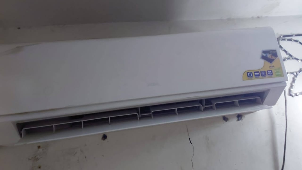 سبالت البيع أوكس طن ونص ثلاج جديد صار شهرين من شتريته  سعره425 وبي مجال الشراي مكاني النجف ساحت مضفر  رقم الهاتف ***********
