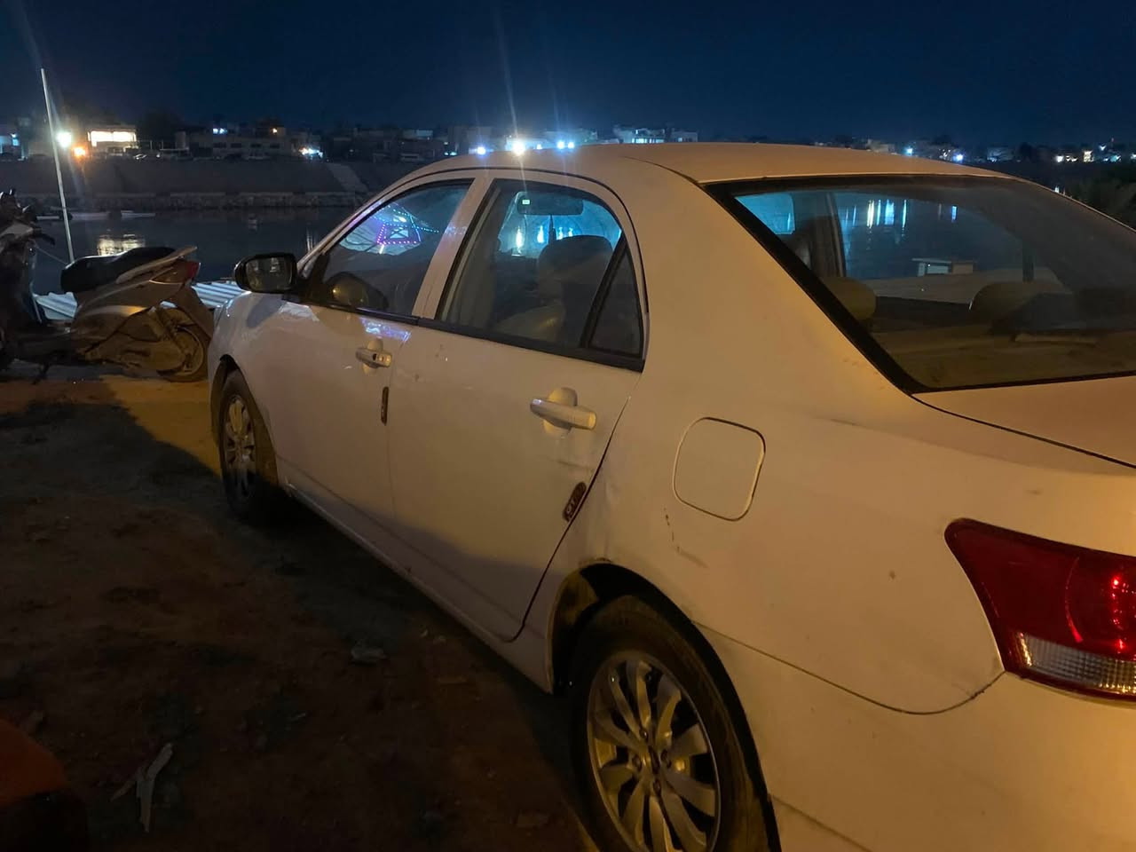مراوس بيع بيوايدي موديل١٣ اوتماتيك
بيه طخه بنيد وجاملغ  مصلحه
وشخط بالجاملغ الخلفي 
والبقيه مكفول سياره حلوه 
سعر ٤٨
*********** واتساب موجود
