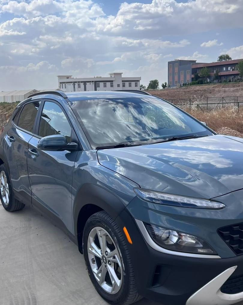هيونداي كونا 2022 AWD (دفع رباعي)
ماشيه 31 ميل جديدة 
الماركة: Hyundai Kona
اللون الخارجي: سمنتي

اللون الداخلي: اوف وايت & اسود
نظام الدفع: AWD (دفع رباعي)
ناقل الحركة: أوتوماتيك
المحرك: 2.0 لتر – 4 سلندر
القوة: 147 حصان

رقم الشاصي
KM8K6CAB7NU880019

رقم الهاتف 
***********
🟩 سعرها رقم 1 تعليق يوصلك رسالة 💌
