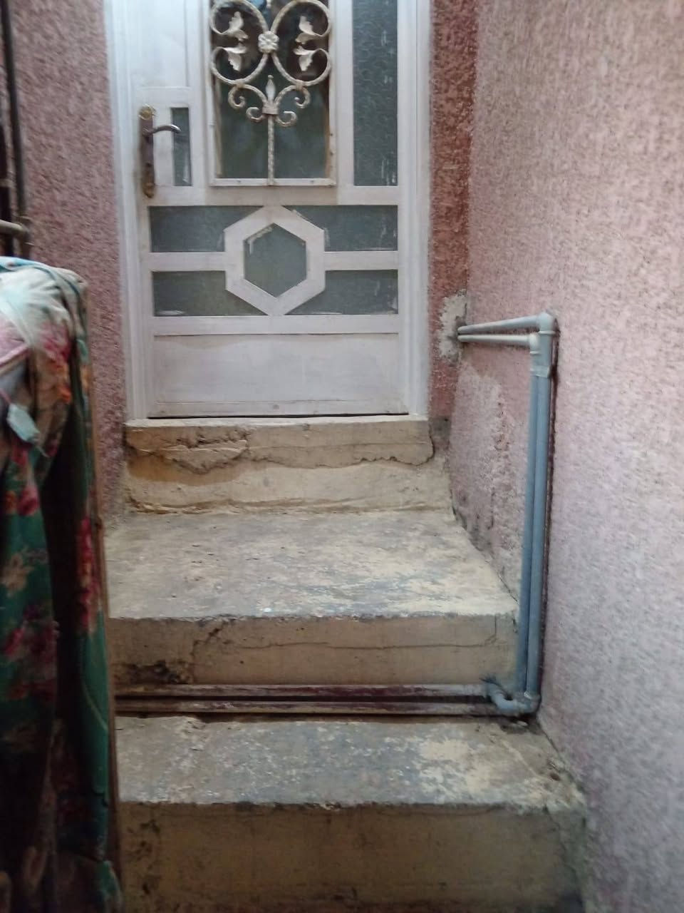شقه موثثه الايجار  🏠طابق ثاني معزوله ✅

مطلوب عائله زغيره اوطالبات ✅

تحتوي على غرفة نوم ومطبخ وصحيات  +مولد وطني مجاني ✅ 

الاثاث غساله اوتماتيك كاونتر  فلتر ماء ثلاجه طباخ كنتور و3جرابي ومكيف ✅ قيمه الايجار  450✅

الموقع 🌏 حي الجامعه مقابيل  كليه طب الأسنان ‎***********متوفر واتساب ✅
