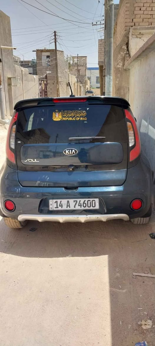 السلام عليكم كيا صول موديل ٢٠١٧ محرك الفين gdi وارد امريكي حادثها بوز الجاملغ الايسر الامامي بدون دواخل  وبيها طخات بسيطه موضحه بالصور وبيها جراد بنيد وقماره ومحركها مجفت صار شهر تقريبا  والباقي جاهزه من كلشي تبريد كير حداديه ٨٠% تخم تاير كهربائيات كلهن جاهزات  السياره بسمي رايدها بشده 100$ وبيها مجال *********** رقمها بصره بس مكانها بغداد حاليا اؤ مراوس حسب القناعه بغداد, العراق

