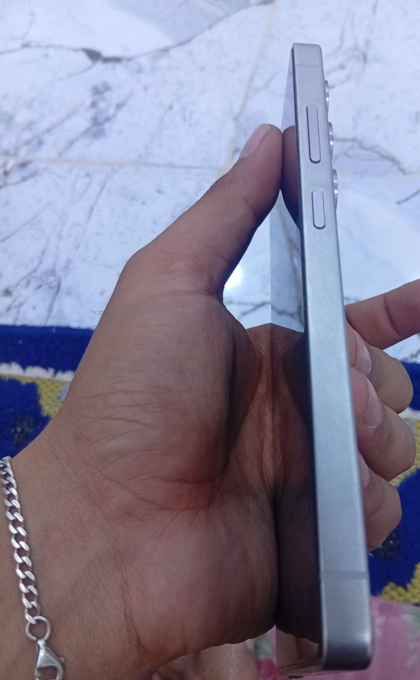 جهاز الترا أس 25 جهاز نضيف مستخدم شهرين مكفول 
مابي أي شخط جهاز بوضع لوكاله معه كامل ملحقاته كارتونه شاحنه لسعر خاص او أتصل ***********
