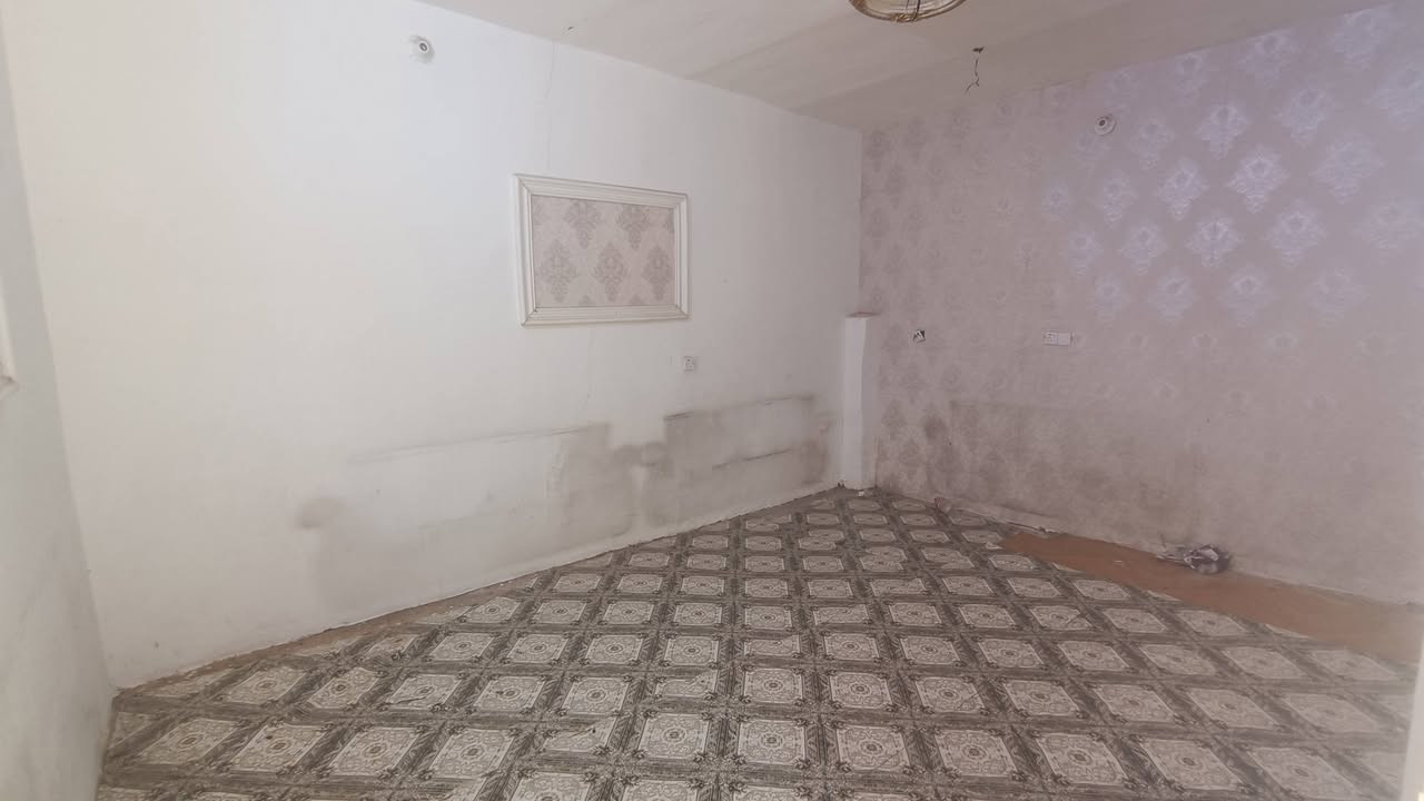 دار للبيع مساحه 140 غرفتين+صاله+مطبخ+استقبال السعاده شارع البعامر السعر 30 وبي مجال ***********
