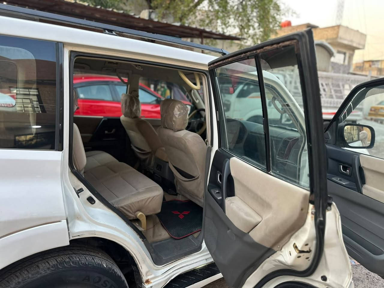 السلام عليكم باجيرو موديل ٢٠٠٦ صبغ الجاملغ الامامي اليمنه اشوي صبغ مو كله باقي مكفوله صدر امامي جديد سياره خير من الله تبريد ٣قطع كير مكينه خير من الله بغداد البنوك *********** السعر ١١٥
