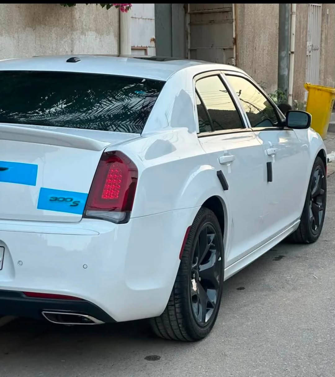 اوباما 2023 S300 فول مواصفات S خليجي هارلم فول 1/1
ماشيه 12 الف حقيقي شرط الفحص زيروووووو هارلم ب اسم شركه اقليم تايرات بلادي
رقم أربيل الجديد تحويل وكاله حاضر ب اسم شركه 
المواصفات :
* الواجهة الأمامية SRT. 
* پانوراما . 
* رادار مع مانع تصادم . 
* نقطة عمياء . 
* حساسات امامية . 
* مصابيح امامية زنون مع LED . 
* ويل قياس 20 أنج . 
* حساسات خلفية . 
* شاشه كبيرة مع نظام ملاحة نفكيشن GPS .
* سستم صوت الپاين مع سماعات بريميوم .
* دمام صوت 
* داخل جلد  .  
* مقاعد أمامية كهربائية عدد 2 . 
* ذاكرة لحفظ وضعيات الجلوس (ميموري) . 
* مقاعد أمامية تبريد وتدفئة . 
* مقاعد خلفية تدفئة . 
* تشغيل عن بعد . 
* ستيرن كهربائي . 
* تدفئة ستيرن . 
* محدد سرعة . 
* تلفون بلوتوث . 
* كاميرا خلفية .
* مرايا متحسسة للاضاءة العالية 
* كير شفتر بالستيرن* دخول ذكي (بصمة)
 يشغل كار بلي الشاشه  
رادارات حساسات 
السياره مغلفه نانو امريكي اصلي
مكان السياره بصره 
السياره وكاله هارلم كفاله عامه من الغ
***********
