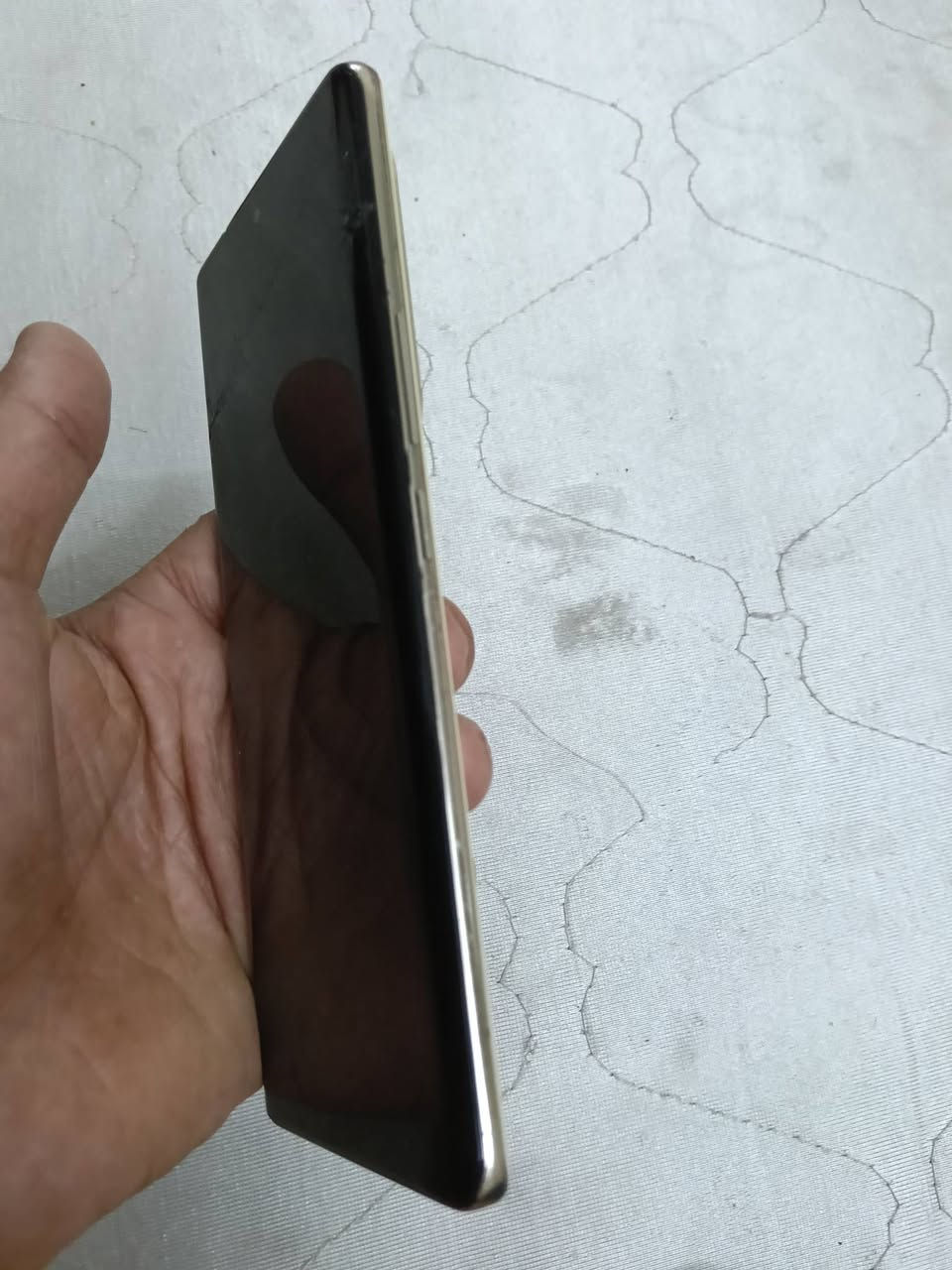سلام عليكم هاذه حساب بوي عدي جهاز نصيف زيرو30يشغل بل بوبجي90بس شاشته بي خط  ضاكره200و56 جهاز ما مفتوح بد بكاني بغداد مدينه صدر بل شماعيه سعره 100 وعشرين يريد يتواصل وياي هاذه رقمي ***********

