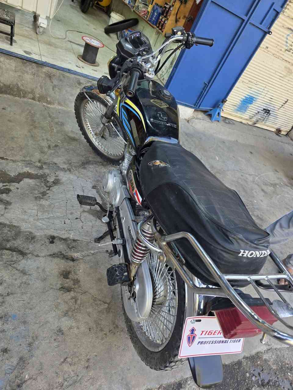 اخوان تايكر 23 للبيع سعر ٣٥٠ وبيها مجال حك جيه شراي يتصل ويدلل مكاني ديالى شهربان ***********...
