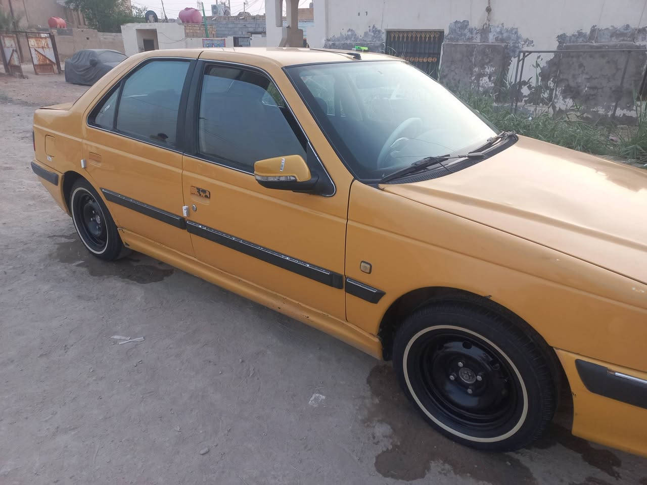 بارص موديل ٢٠١٥ كفاله عامه رقم بابل انكليزي تبريد شغال خير من الله مصفرة هيئه وغرامات هزة ٢٦ مصارلها شهرين 
سونار بيها سيارة كهربائيات شغالة تخم تاير وتخم ويالة شرط التحويل مكينه وكير شرط السعر ٤٠ وبيها مجال للإستفسار *********** مكان سيارة ديوانية
