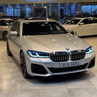 بي ام ٥٣٠i • ٢٠٢٠ • لايتات زينون