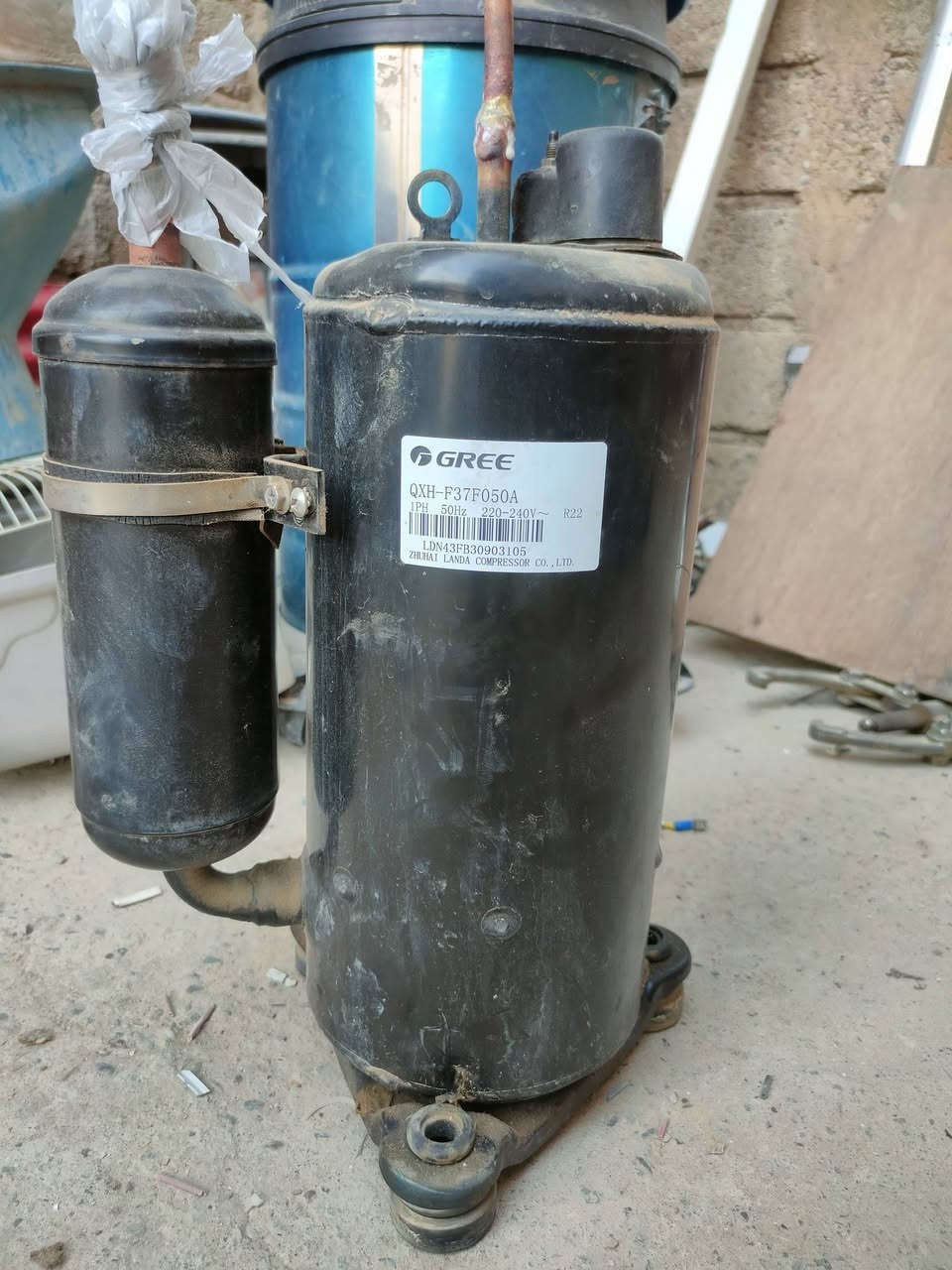 ماطور سبلت حجم طنين نوع كري انطي شرط الشغل سعرو 100 قفل واذا تاخذو وتنطي المحروك العندك يصير ب 80 للأستفسار ***********
