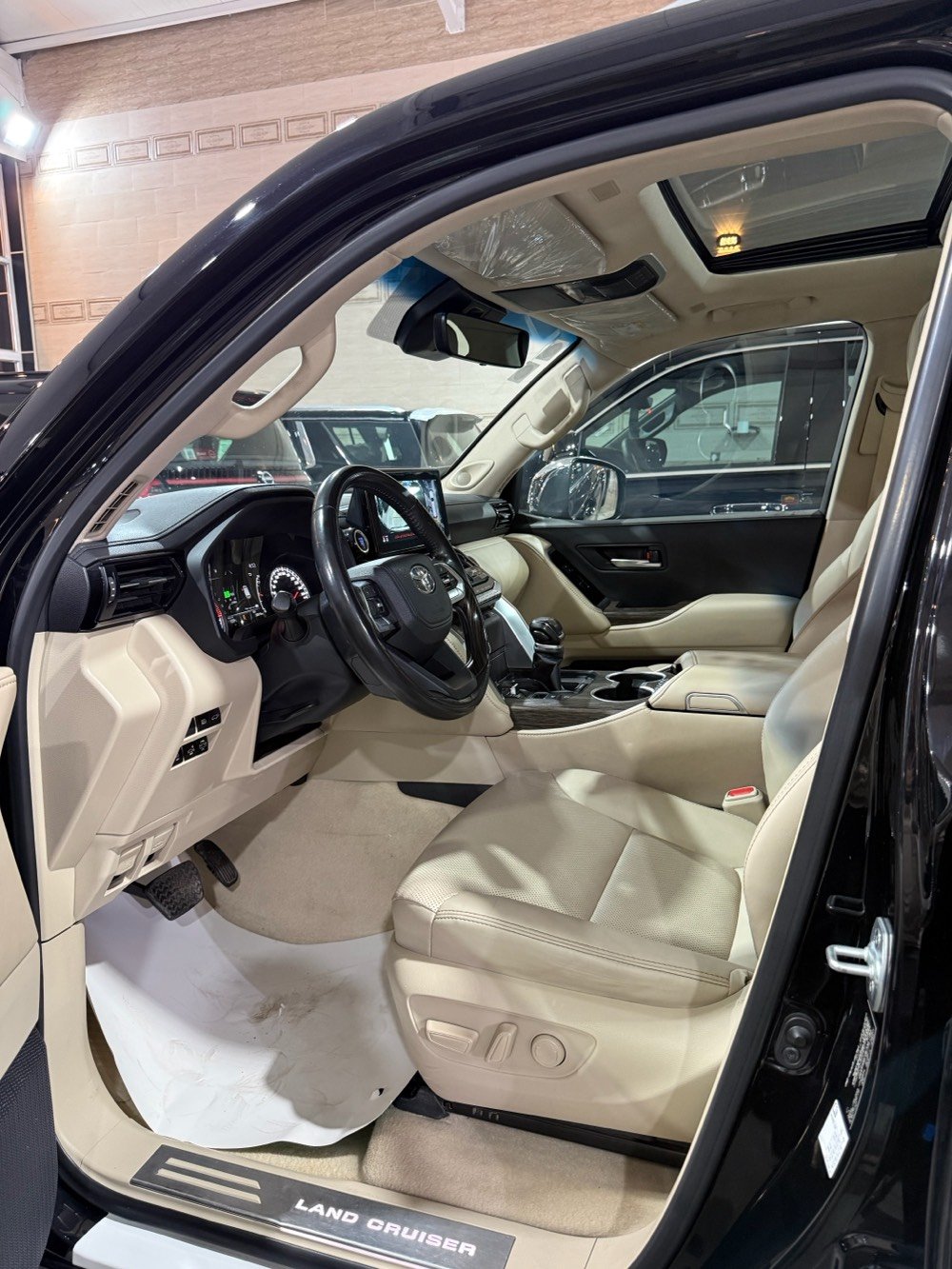 * لاندكروزر  vx لمتد 2023 بغداد مغلفه ppf
* ⁠سعد العبيدي (***********)
* ⁠جعفر (***********)
* ⁠السعر (66.500 $) مغلفه ppf
* ⁠الفئة:  LIMTED  /  VX تنفس طبيعي
* ⁠داخل جلد بيجي اصلي 
* محرك 6 سلند (4000 cc) 
* ⁠العداد (29750) رقم بغداد 
* ⁠رادار امامي - رادار خلفي - رادار جانبي (نقطة عمياء) 
* ⁠تحديد مسار قيادة ذاتية 
* ⁠شاحن وايرليس امامي 
* ⁠هاندبريك بصمة لايت اوتو 
* ⁠ماوس تغير وضعيات القيادة 
* ⁠بصمة تشغيل بصمات ابواب عدد (5).
* ⁠سماعات تويتر (JpL) شاشة دجتل
* ⁠شاشة كبيرة اصلية 
* ⁠شاشات خلفية عدد (2) 
* ⁠4 كامرات (360 درجة) اصلية 
* ⁠فتحة سقف (سلايت) لايت ثلاث عدسات
* ⁠الكراسي الامامية كهرباء 
* ⁠كراسي الامامية تبريد تدفئة 
* ⁠مقاعد (7) راكب  فور ويل (4*4)
* ⁠ثلاجة وسطية جنطة كهرباء  
* ⁠داخل صاج تشغيل عن بعد
* ⁠علامة لاندكروز الضوئية بالابواب
* حساس امامي خلفي مري طي كهرباء مري جانبية نيكل 
* ⁠قبضات ابواب نيكب ترايش ابواب نيكل 
* السعر  (65.500 $) رقم بغداد كامل
* العنوان :- بغداد النهضة الشآرع الثآني  معرض الناجي سعد العبيدي 
* ⁠للاستفسار هـ(***********) (***********)