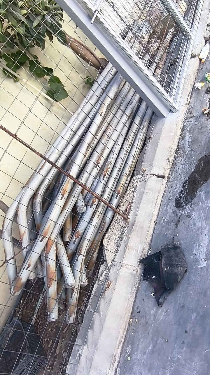 درگای باخ دەرەجەیک شتێکی جوان و نموونە پانیەکەی 4 مەتر  بەرزیەکەی 2 مەترە نرخکەی 100 هەزار و معامەلە سنگی باخ بەکار هاتوو دانەی 5 هەزار و معامەلە  
شوێن سلێمانی کانیسپیکە ژ.م ***********
