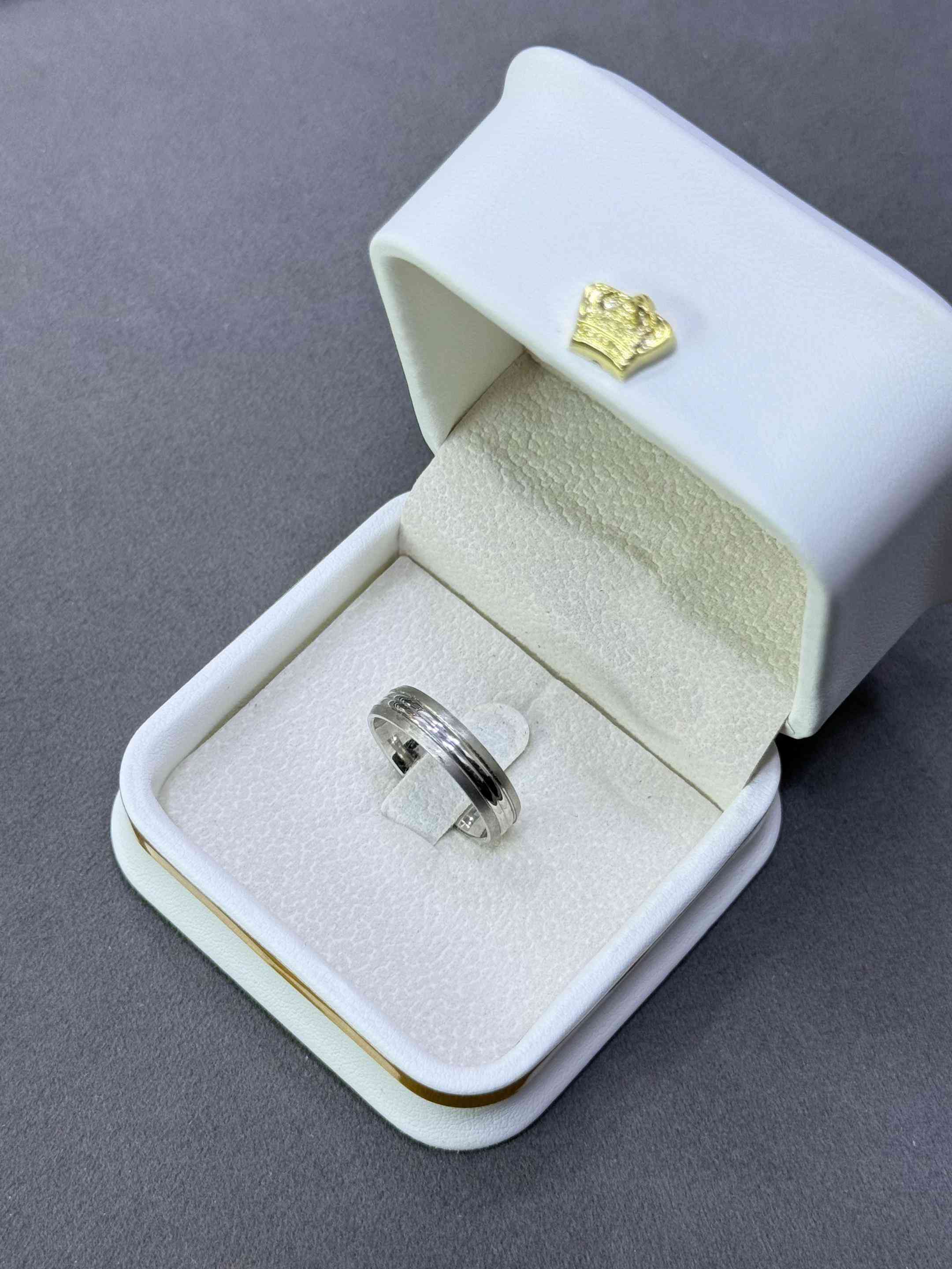 تميز باطلالتك معنا ✨  الفخامه والجوده العاليه 👍✨ العنوان الديوانيه/سوق التجار/ شارع الصفافير  يوجد توصيل الى كافه محافضات العراق🛵🛵 ***********/*********** #خطوبة #عقد_قران #زواج #زفاف #مشيه_زلم 
