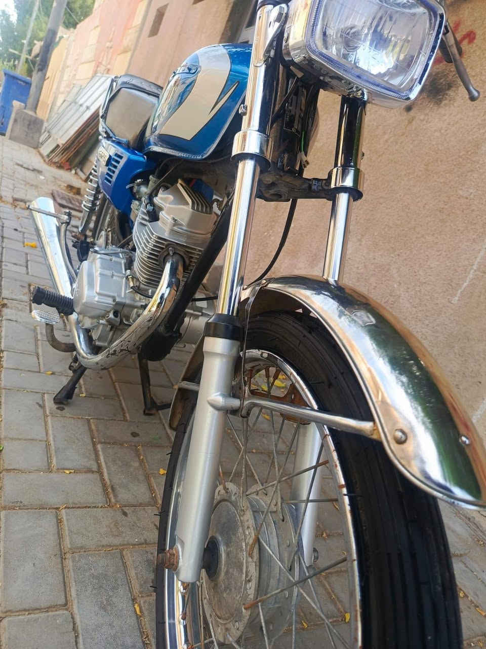 نامه شلامجه اصل ( اوراق اصولي) 
مكينه كفاله ما مفتوحه الشاصي البوري الرفيع 
دراجه جديده ونضيفه ونشطه  موديل ١٩ العنوان البصره دور الصحه السعر ٩٥٠ وبيه مجال قليل ***********
